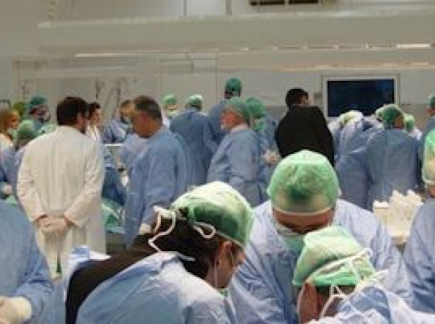 Με αυταπάρνηση 60 φοιτητές Ιατρικής ΑΠΘ στη μάχη κατά του Covid